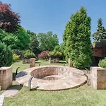 Luxury With Pool, & Garden Paradise