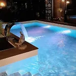 Luxury With Pool, & Garden Paradise