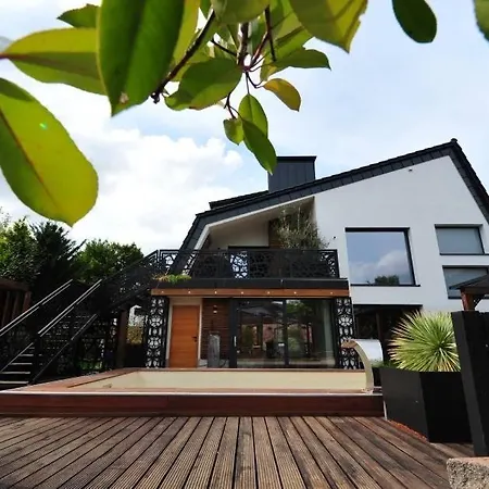 Luxury With Pool, & Garden Paradise *