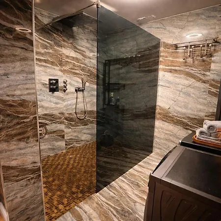 Villa Luxury With Pool, & Garden Paradise