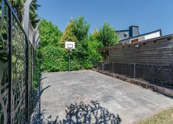 Luxury With Pool, & Garden Paradise Essen