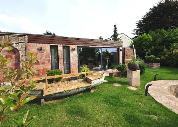 Luxury With Pool, & Garden Paradise *