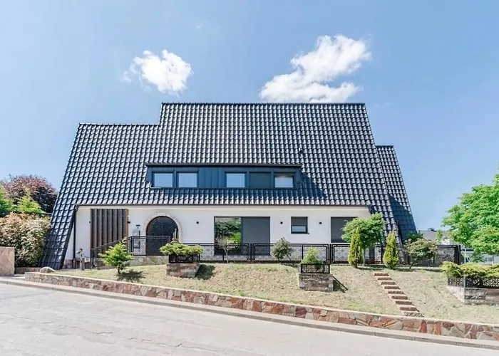 Luxury With Pool, & Garden Paradise *