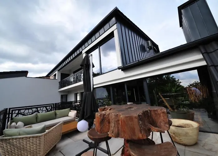 Luxury With Pool, & Garden Paradise Villa *