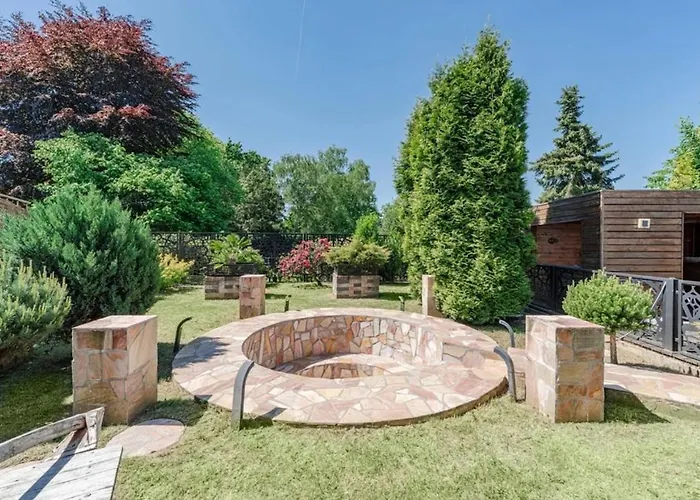 Luxury With Pool, & Garden Paradise