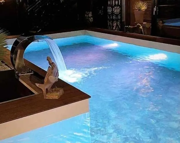 Luxury With Pool, & Garden Paradise