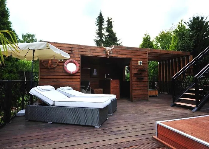 Luxury With Pool, & Garden Paradise