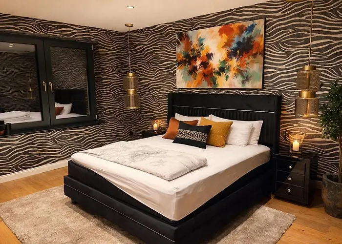 Luxury With Pool, & Garden Paradise Villa Essen